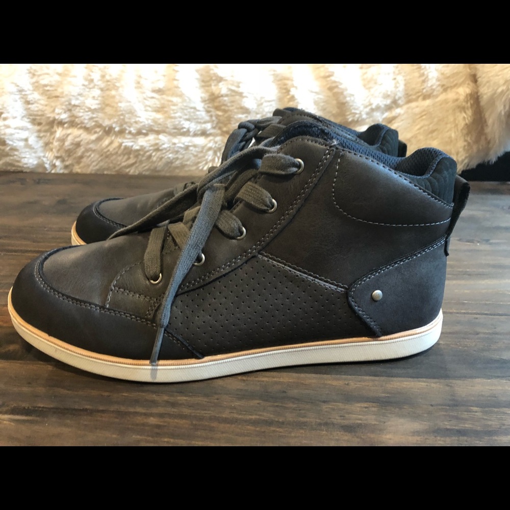 Boys grey shoes